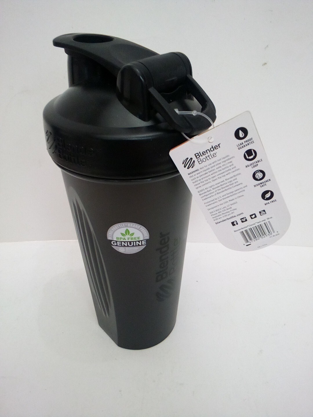 Blender Bottle Classic Shaker Bottle With BlenderBall, 28oz – NEW With Tags