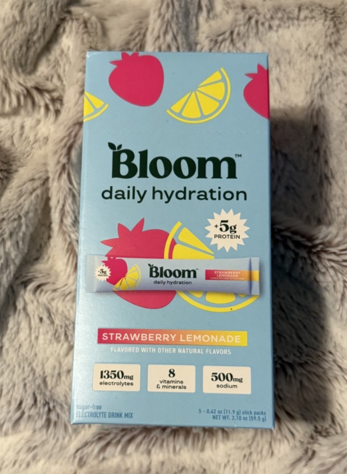 Bloom Daily Hydration Sticks ~ Strawberry Lemonade ~ 5 Count ~ Exp 4/2028 ~ NIB!