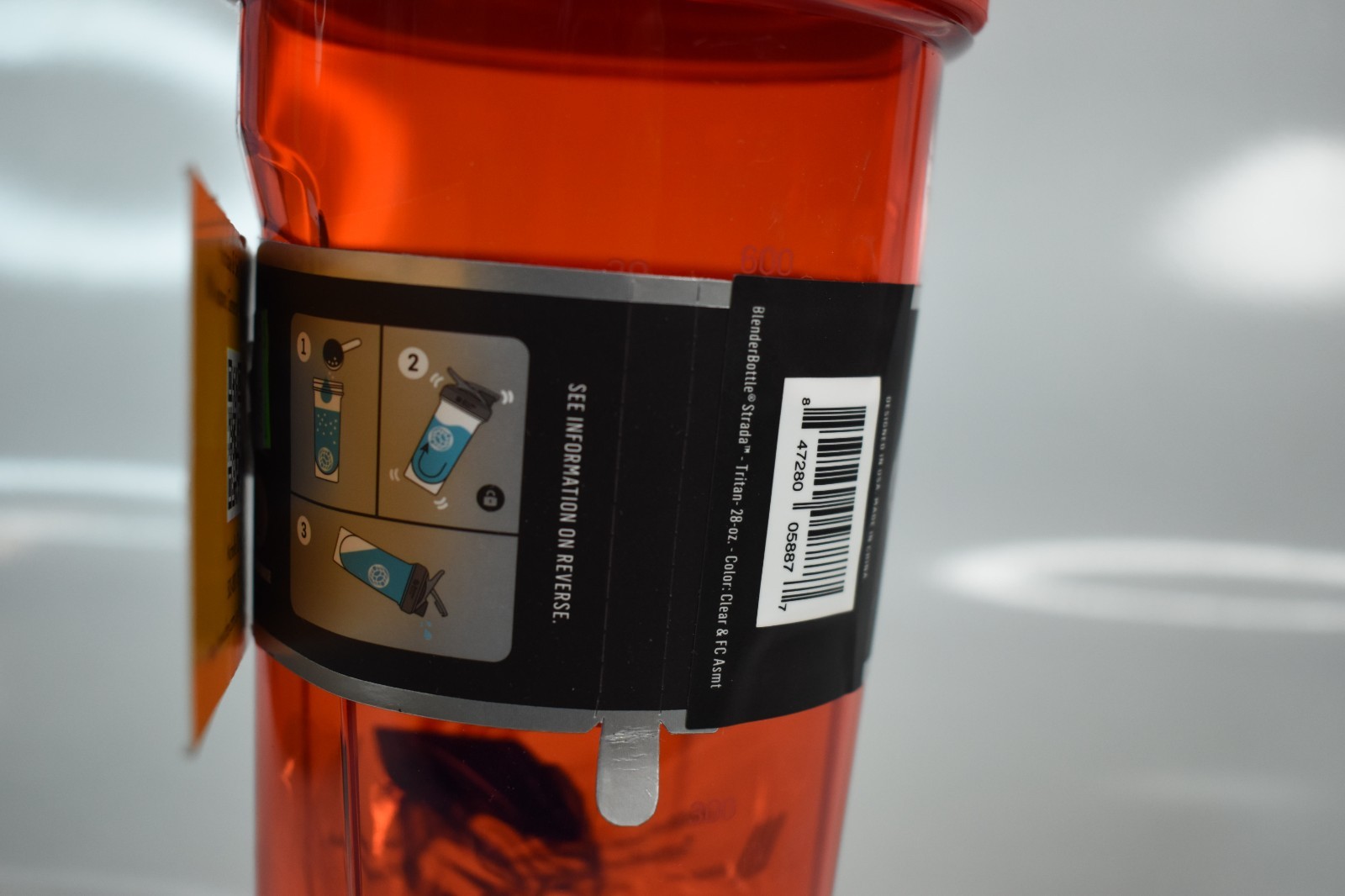 Blender Bottle 28 oz. Strada Red Shaker Bottle w/ Loop Top, Push Button NEW