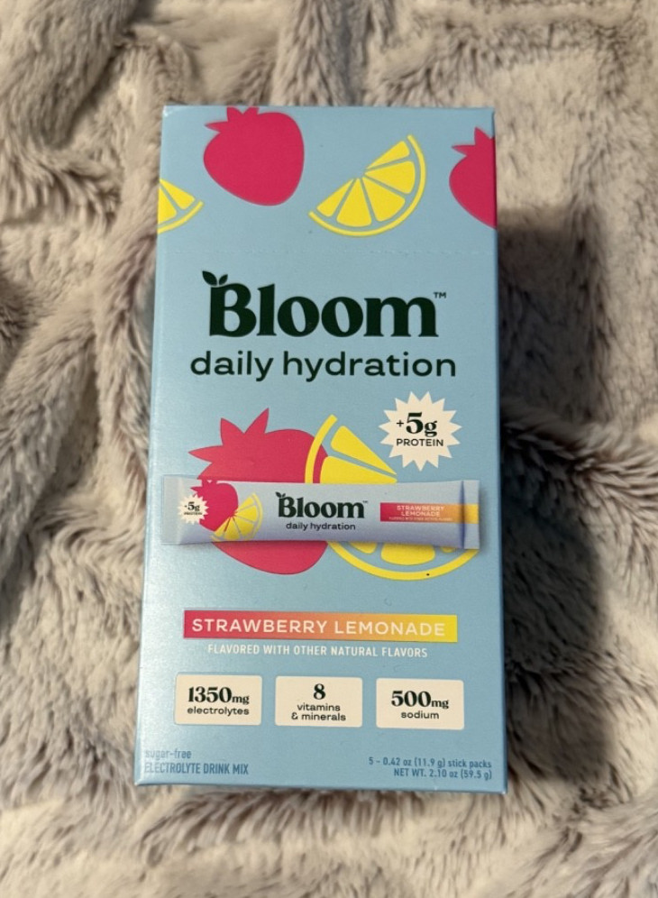 Bloom Daily Hydration Sticks ~ Strawberry Lemonade ~ 5 Count ~ Exp 4/2028 ~ NIB!