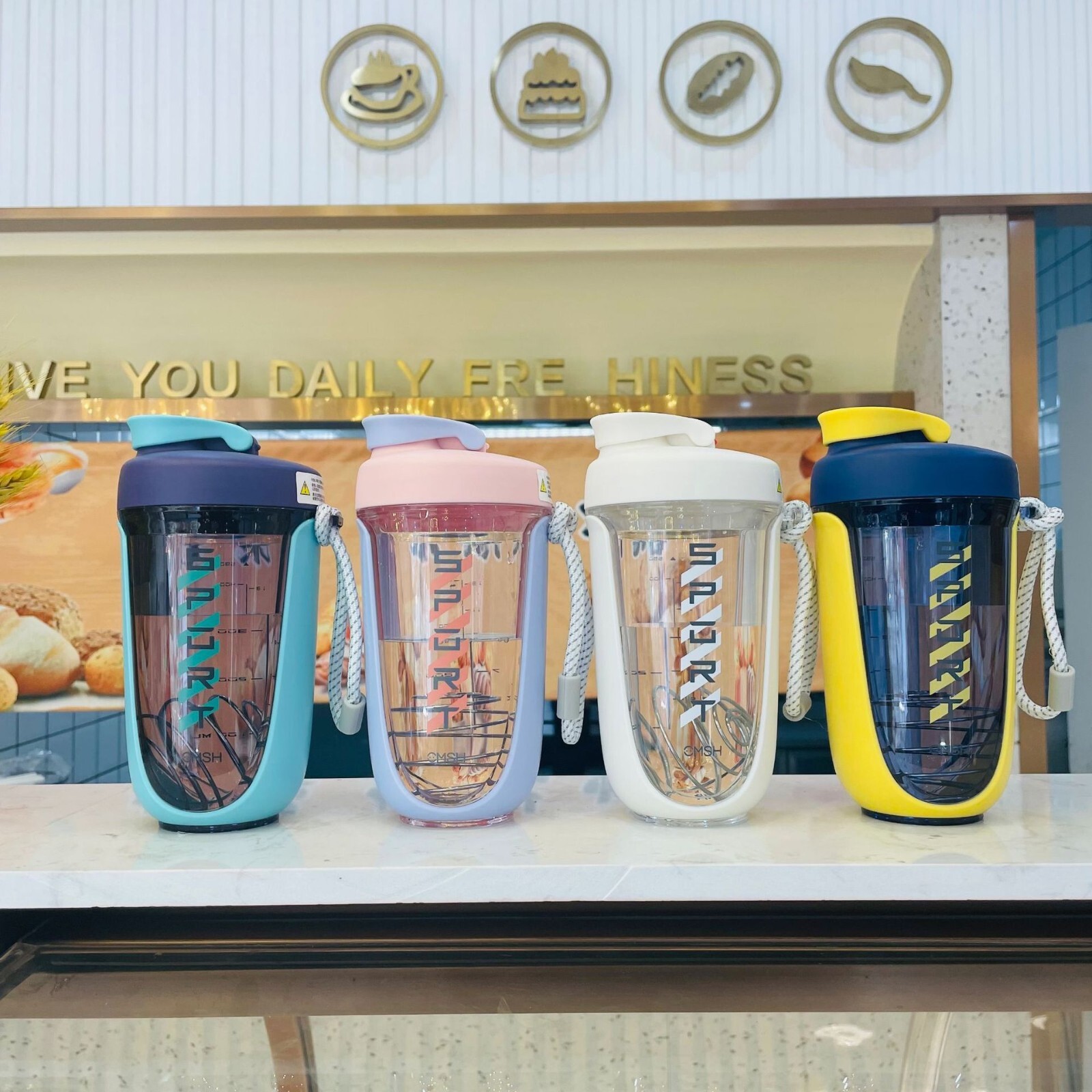 new 590ml gym Shaker Sports Water Bottle Cup Protein Mixer Stirring Ball Fitness