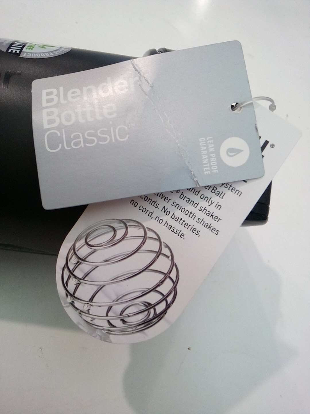 Blender Bottle Classic Shaker Bottle With BlenderBall, 28oz – NEW With Tags