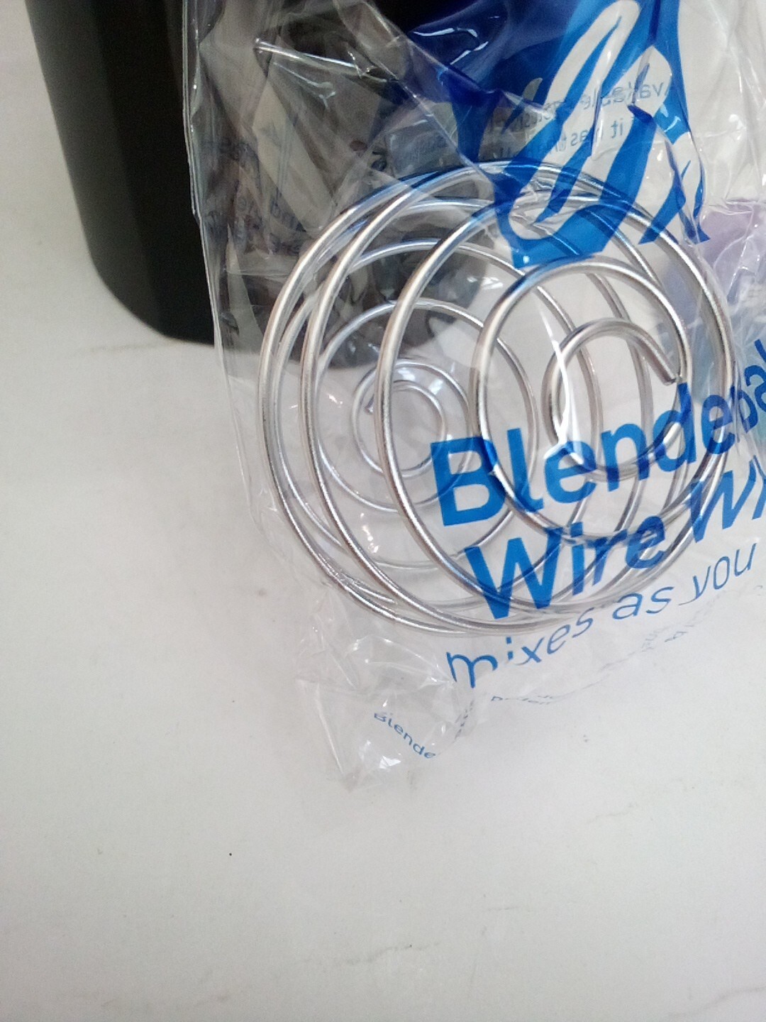 Blender Bottle Classic Shaker Bottle With BlenderBall, 28oz – NEW With Tags