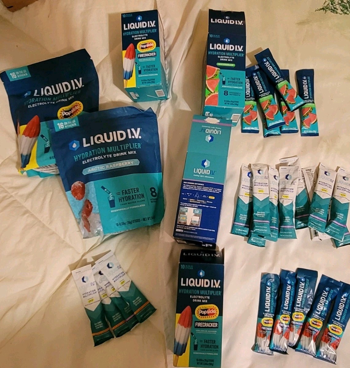 Liquid IV Hydration Multipl Electrolyte Mix ! 66 Packets. Add 16 Oz Water Each