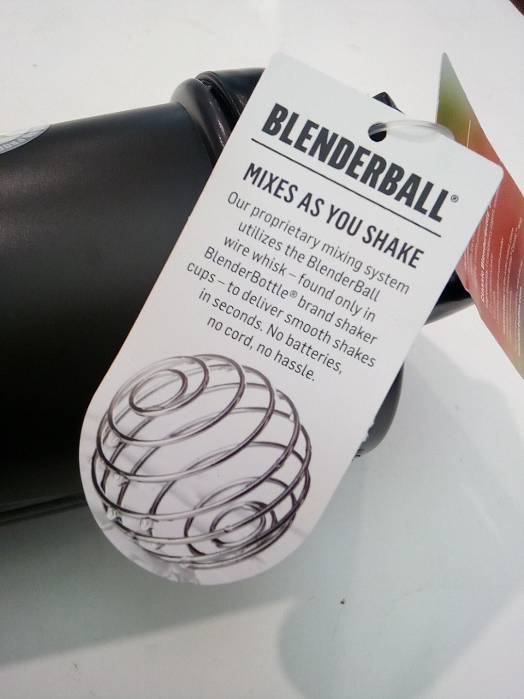 Blender Bottle Classic Shaker Bottle With BlenderBall, 28oz – NEW With Tags