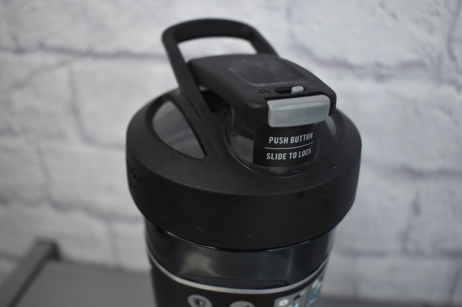Blender Bottle 28 oz. Strada Black Shaker Bottle w/ Loop Top, Push Button NEW