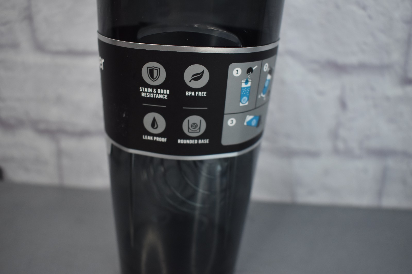 Blender Bottle 28 oz. Strada Black Shaker Bottle w/ Loop Top, Push Button NEW