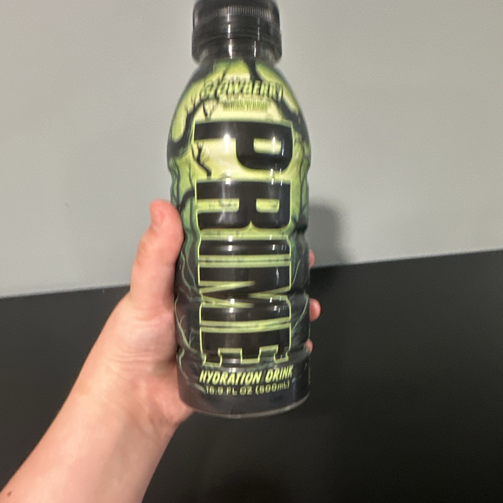 PRIME Hydration Electrolyte Drink Glowberry V2 Glow in the dark (expired)