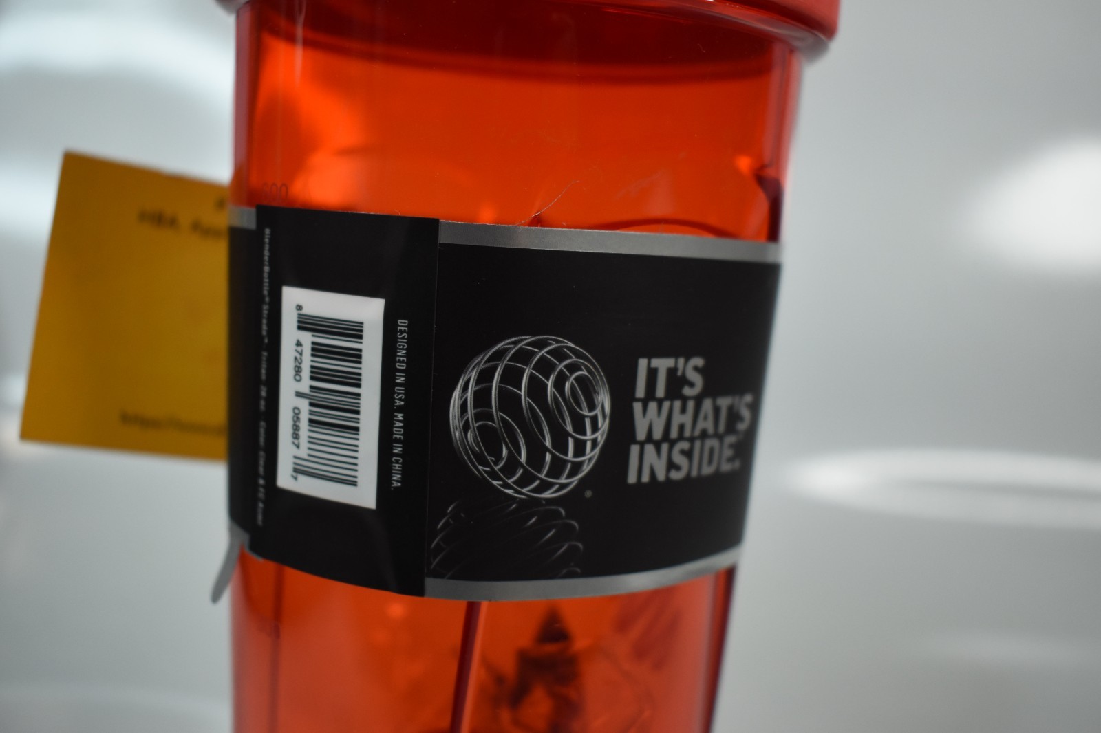 Blender Bottle 28 oz. Strada Red Shaker Bottle w/ Loop Top, Push Button NEW